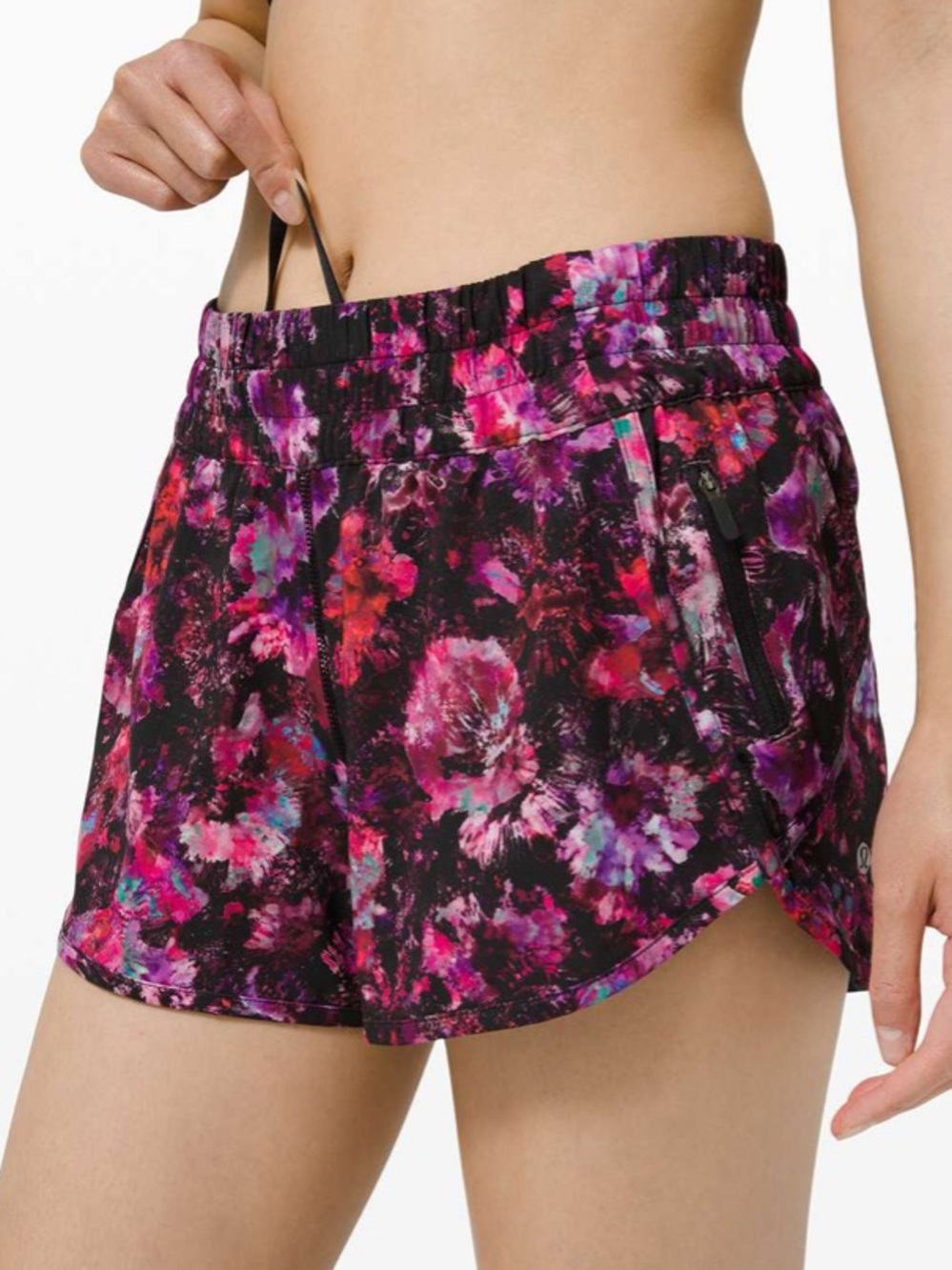 LULULEMON Tracker Shorts V* 4” Size 6